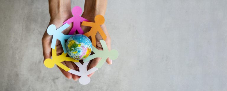 Muito além do inglês e espanhol: Por que a diversidade linguística é importante na tradução e interpretação