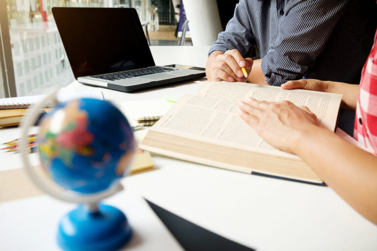 Tradução Juramentada: o elo de confiança entre empresas e o mundo